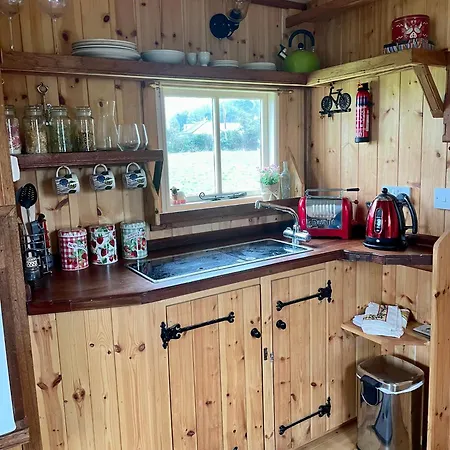 אוהל מפואר Miners_meadow Self Contained Shepherds Hut
